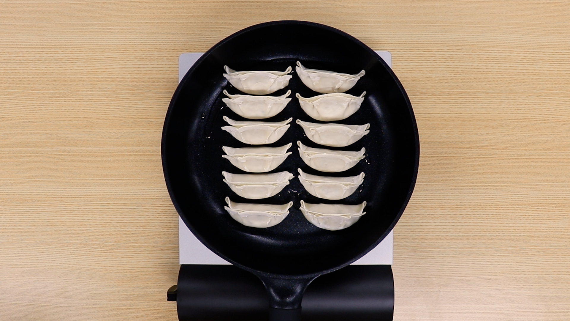 フライパンで生餃子を焼く手順2