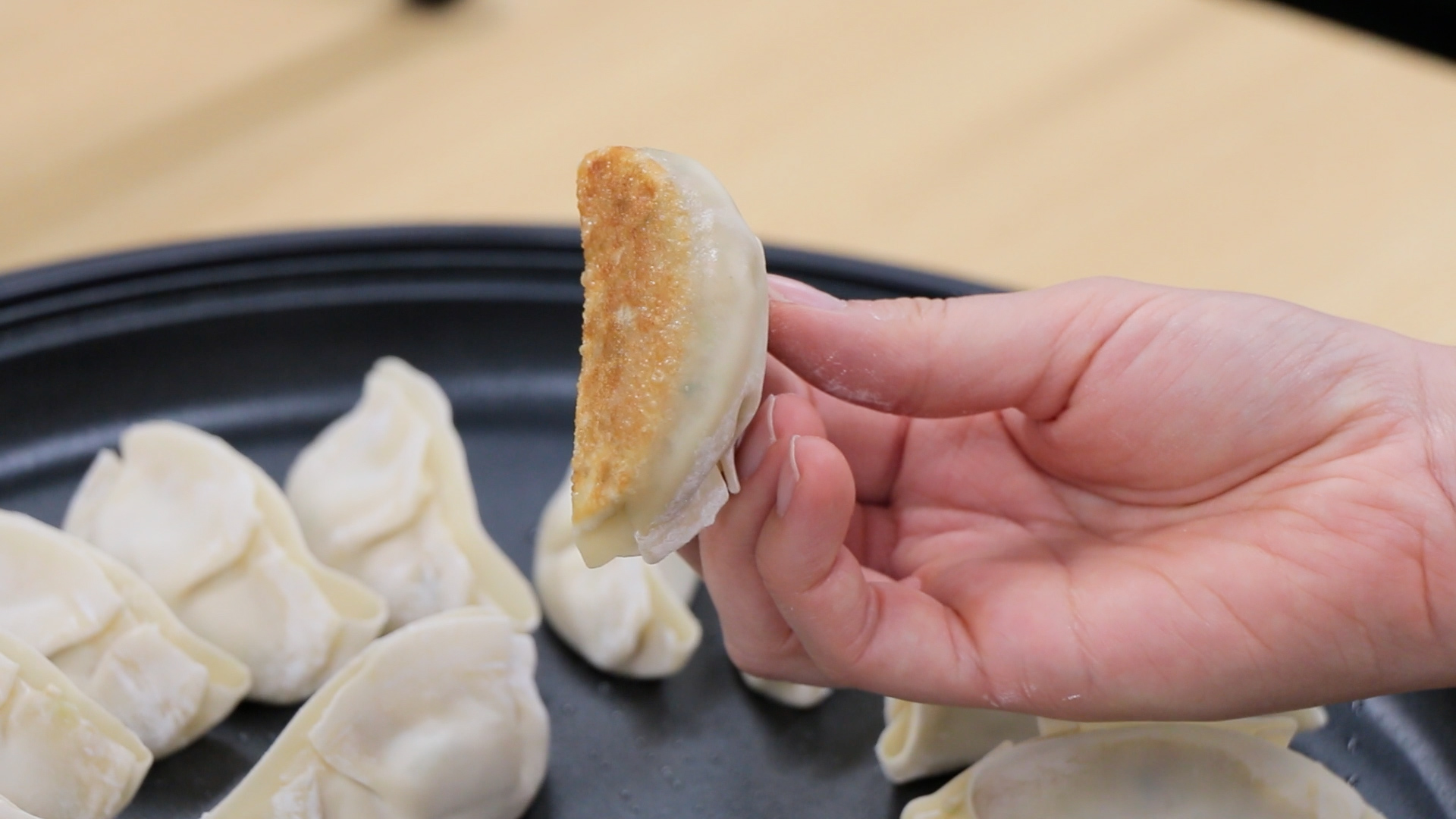 ホットプレートで生餃子を焼く手順4