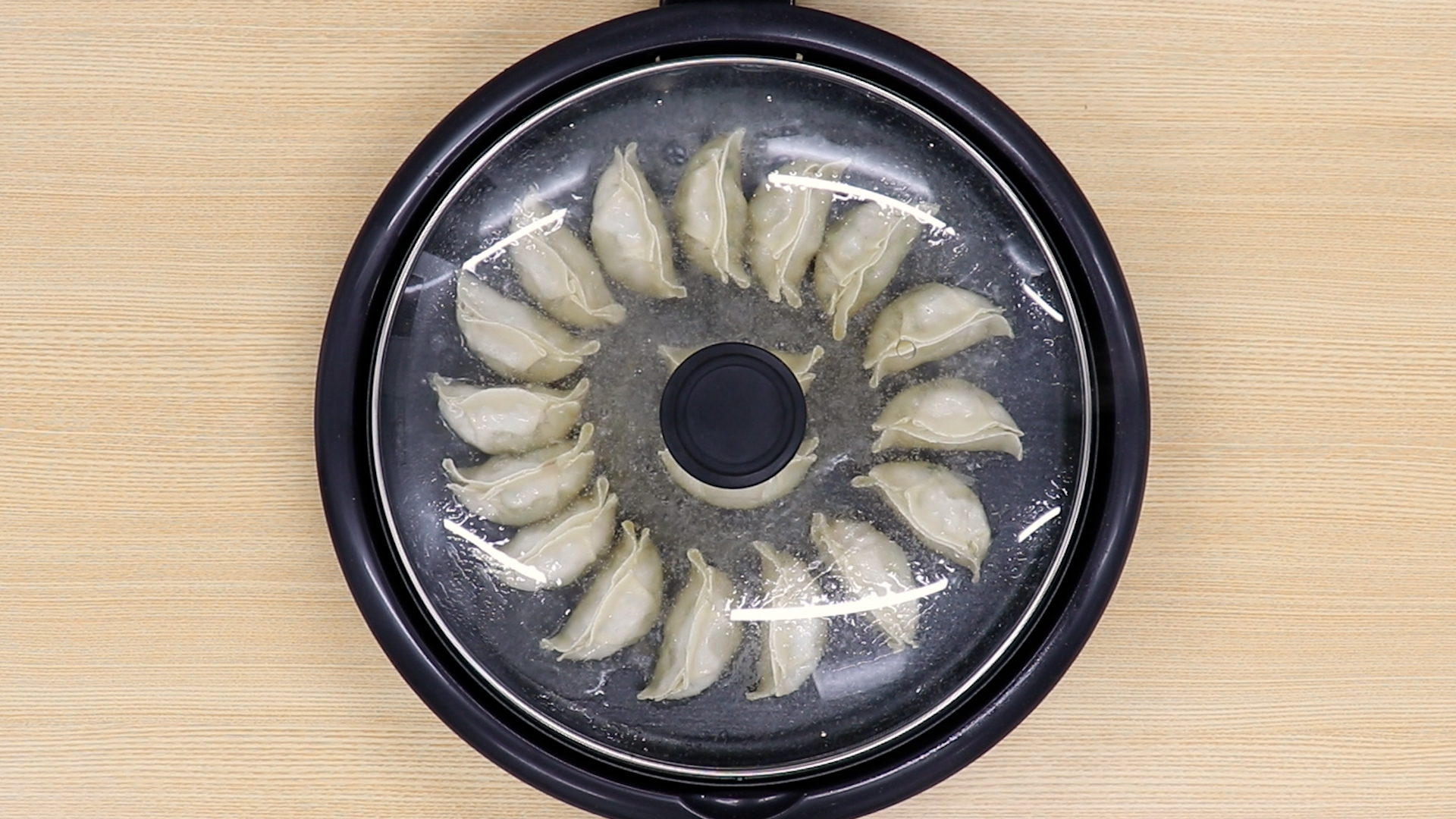 ホットプレートで生餃子を焼く手順6